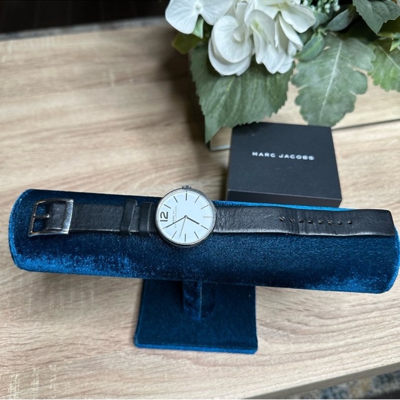 MARC BY MARC JACOBS BLACK WOMENS LEATHER WATCH AUTHENTIC FINAL $49 - Picture 4 of 10